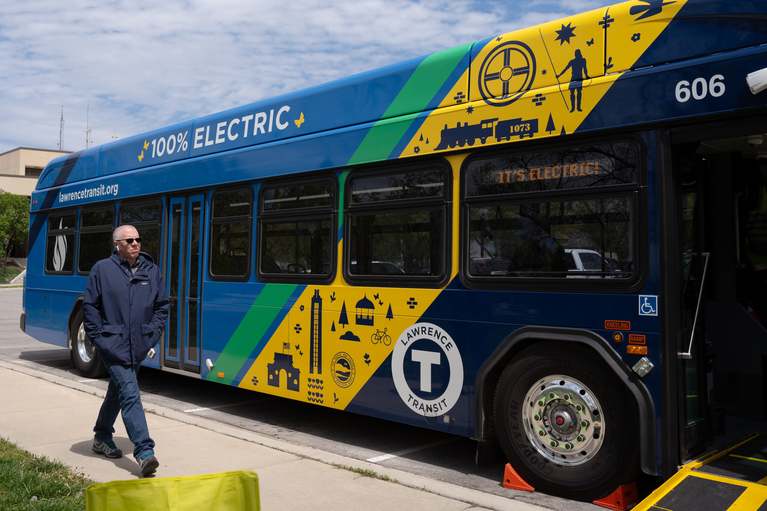 Featured image for “New electric buses feature designs by Indigenous artist Iris Cliff”
